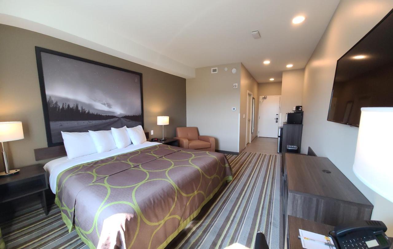 Super 8 By Wyndham Thompson Hotell Eksteriør bilde