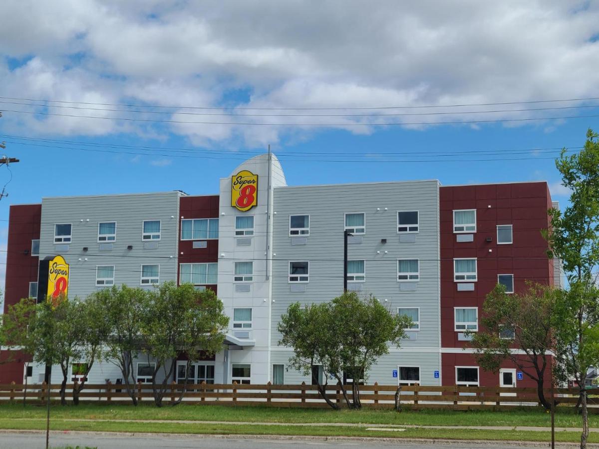 Super 8 By Wyndham Thompson Hotell Eksteriør bilde