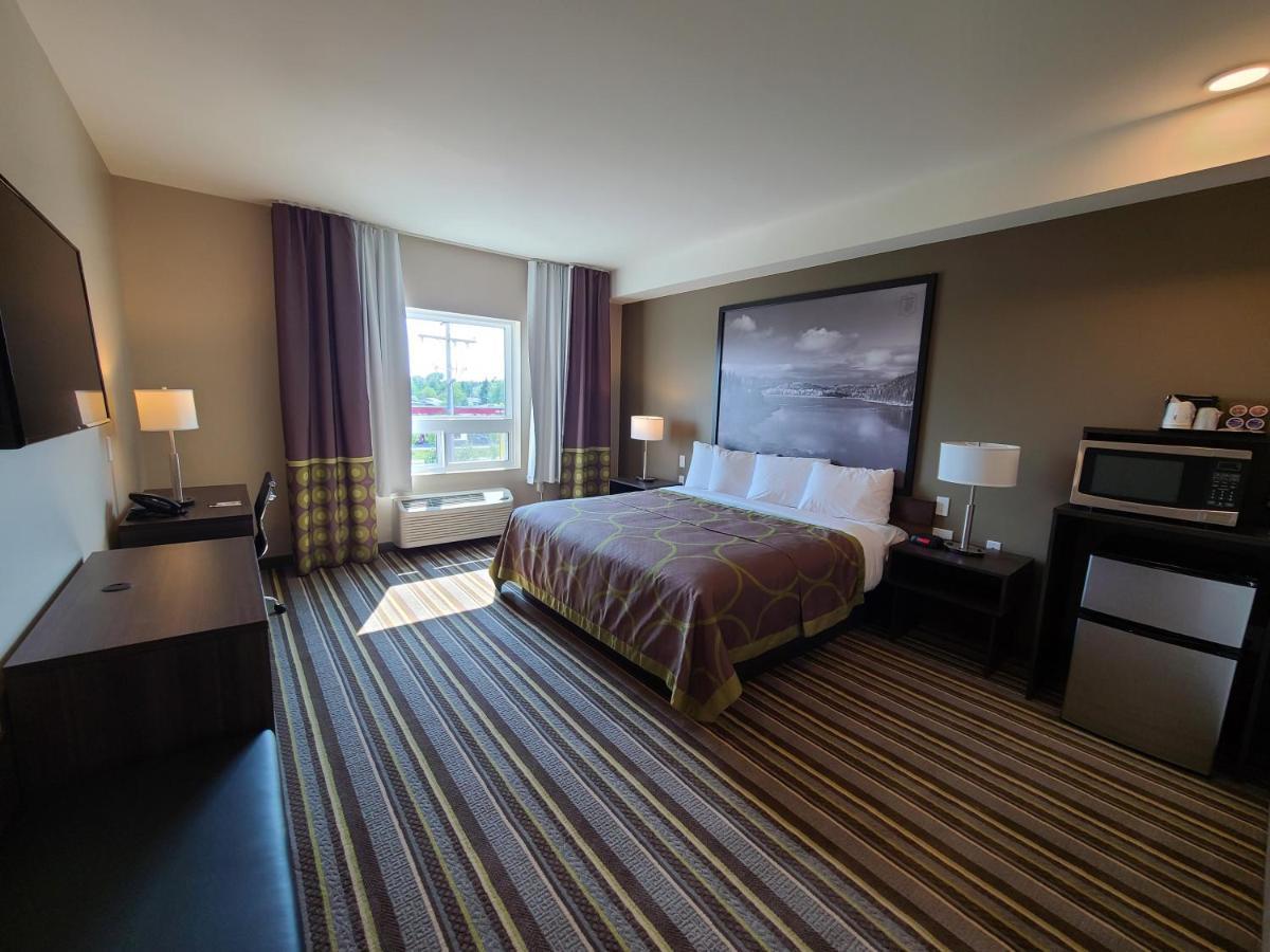 Super 8 By Wyndham Thompson Hotell Eksteriør bilde