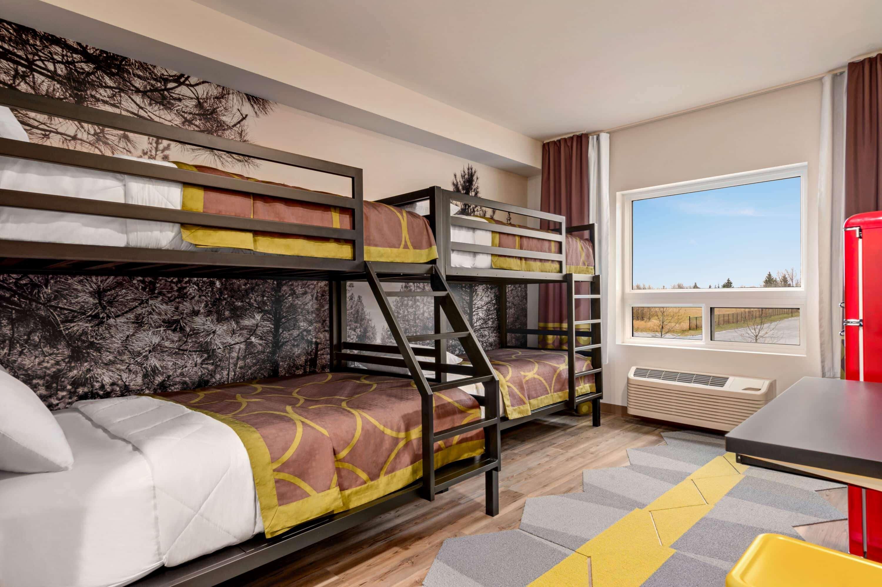 Super 8 By Wyndham Thompson Hotell Eksteriør bilde
